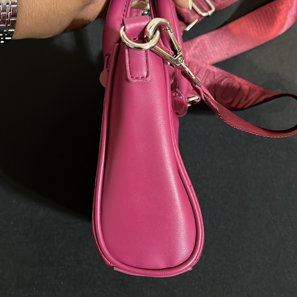 Must Have Raspberry Steve Madden Bag - Picture 4 of 4